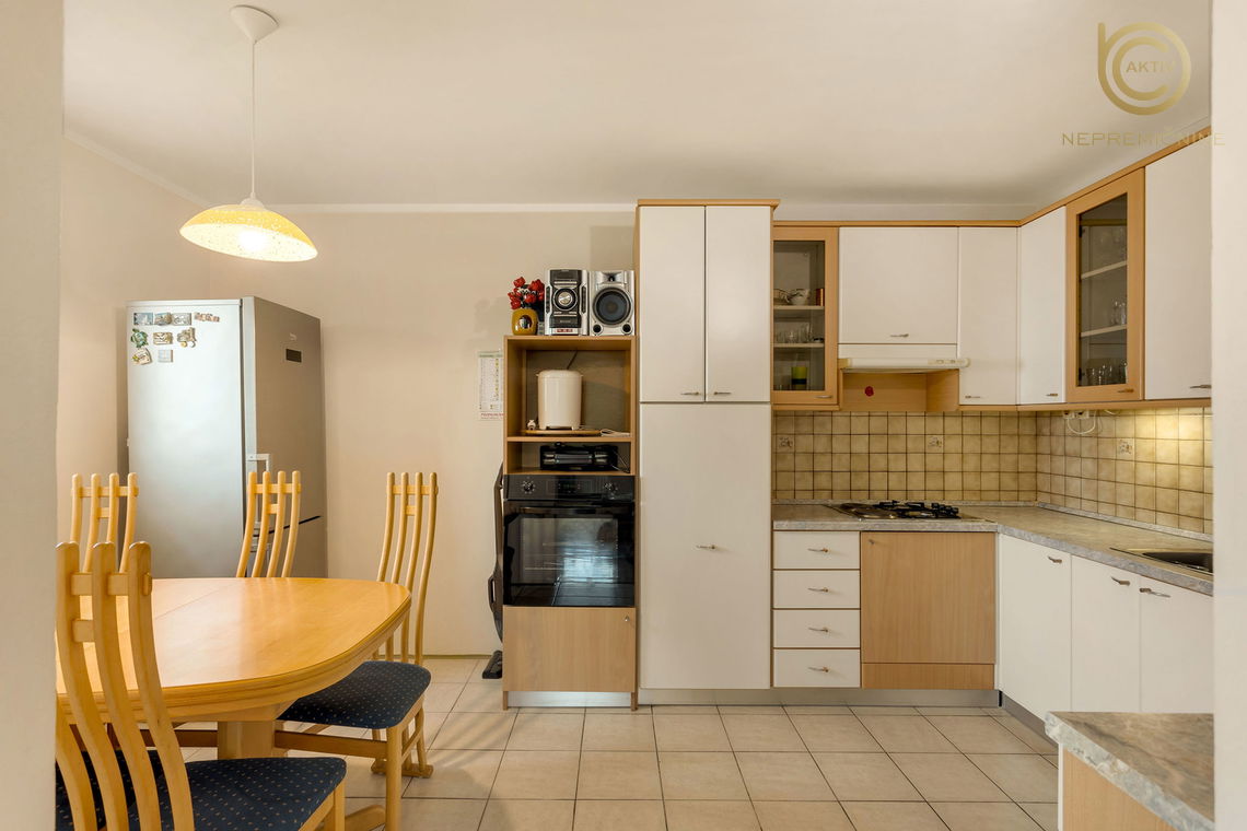 Lokacija: Ljubljana okolica, Moravče, Stegne