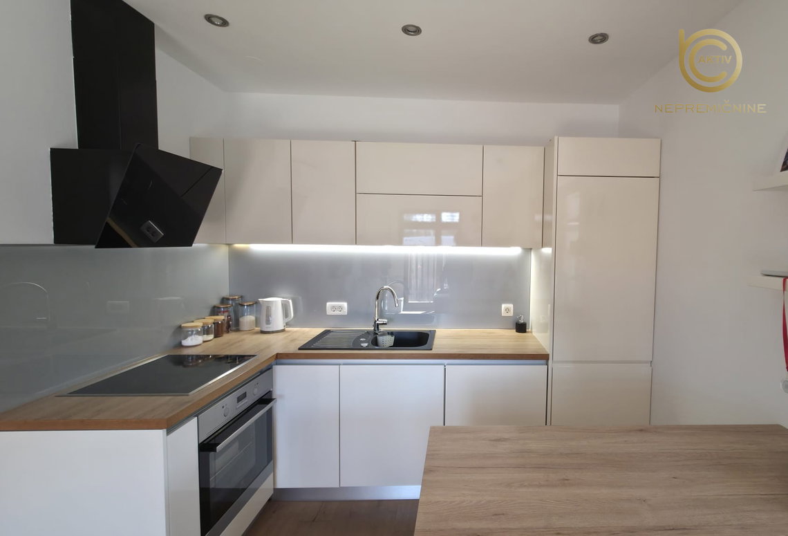 Lokacija: Ljubljana okolica, Mengeš, Mengeš