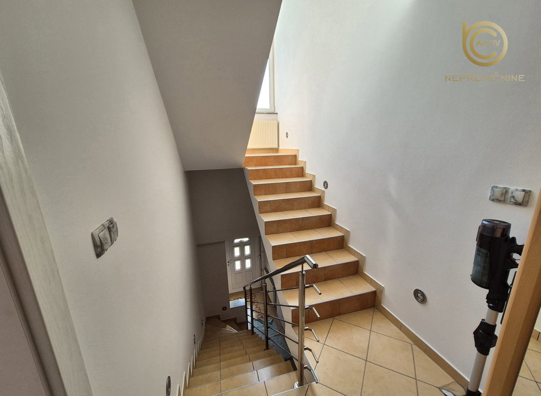 Lokacija: Ljubljana okolica, Vrhnika, Drenov grič