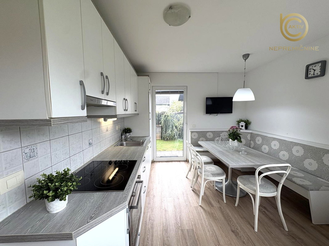 Lokacija: Ljubljana okolica, Domžale, Rodica