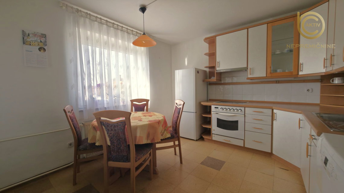 Lokacija: Ljubljana okolica, Mengeš, Mengeš