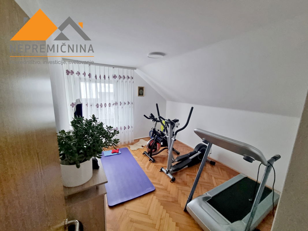 Lokacija: Gorenjska, Kranj, Kokrica