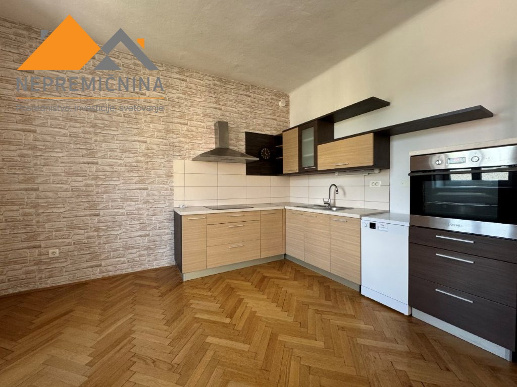 Lokacija: Gorenjska, Kranj, Center