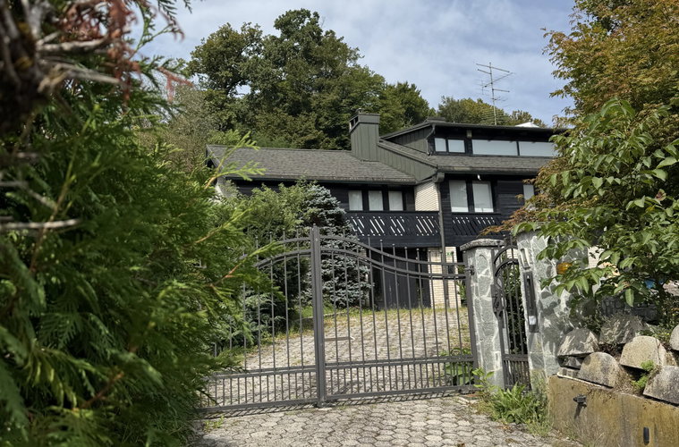 Lokacija: Ljubljana mesto, Šiška, Šmartno pod Šmarno goro