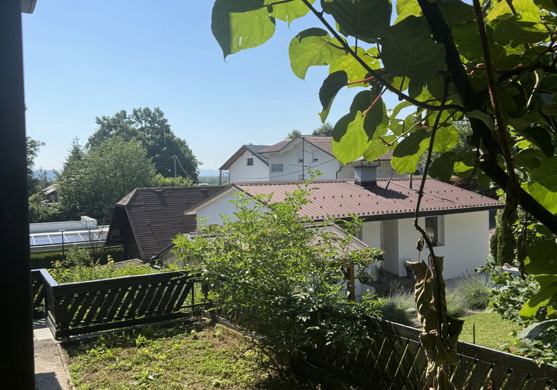 Lokacija: Ljubljana mesto, Šiška, Šmartno pod Šmarno goro