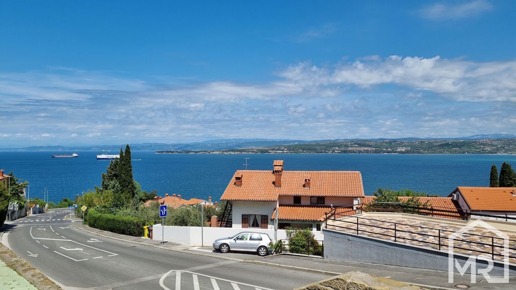 Location: Coastal-Karst, Koper, Žusterna