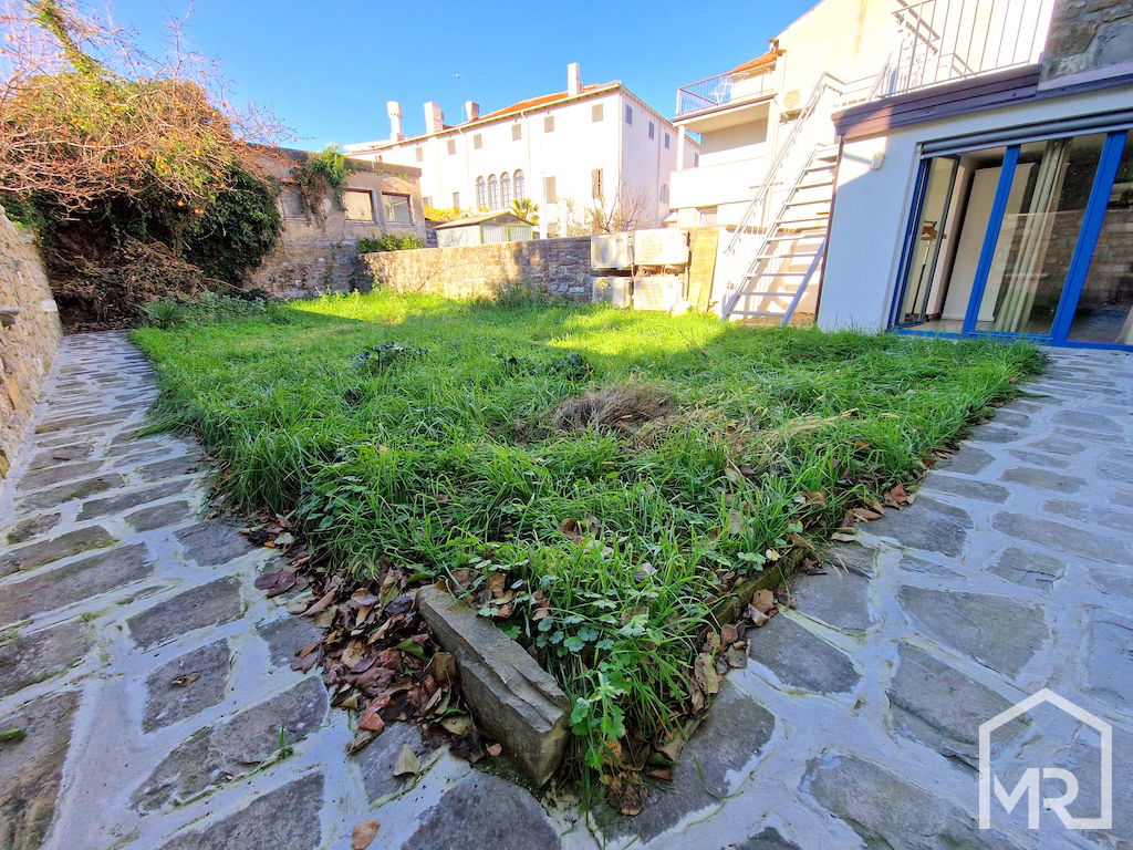 Location: Coastal-Karst, Koper, Center