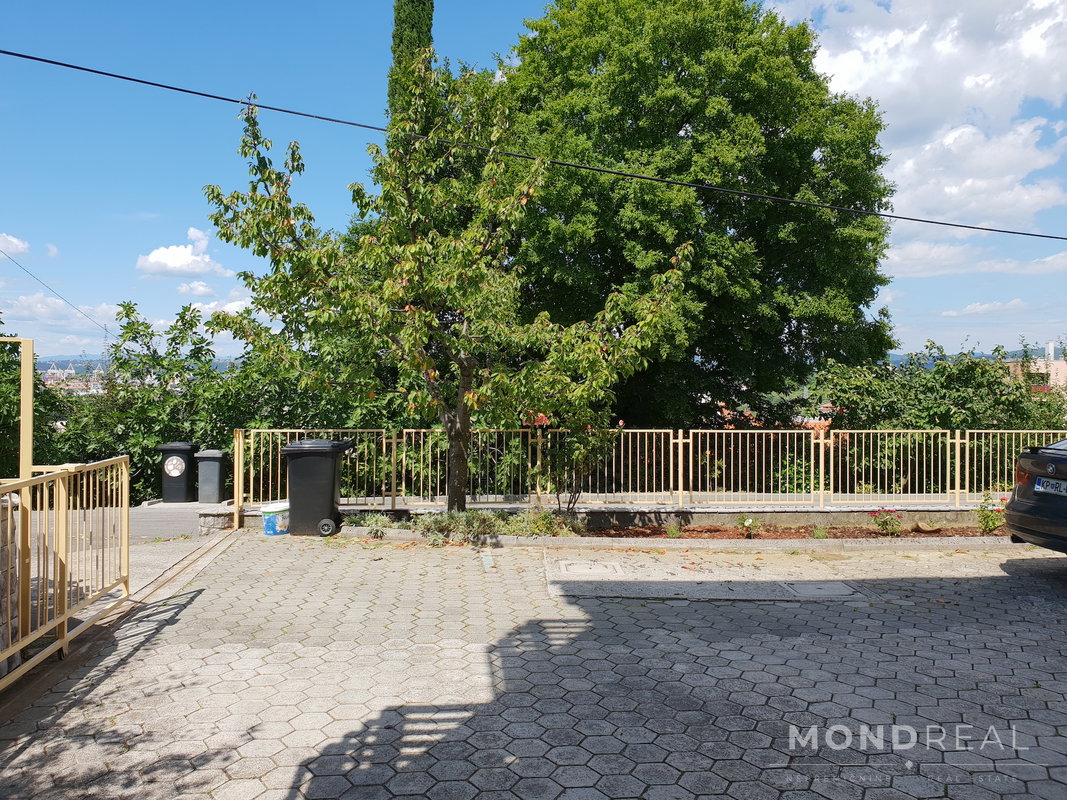 Lokacija: Obalno - kraška, Koper, Olmo