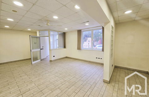 Obalno - kraška, Izola, Center, Oddaja, Poslovni prostor, Prostor za storitve, 77 m<sup>2</sup>, 2000