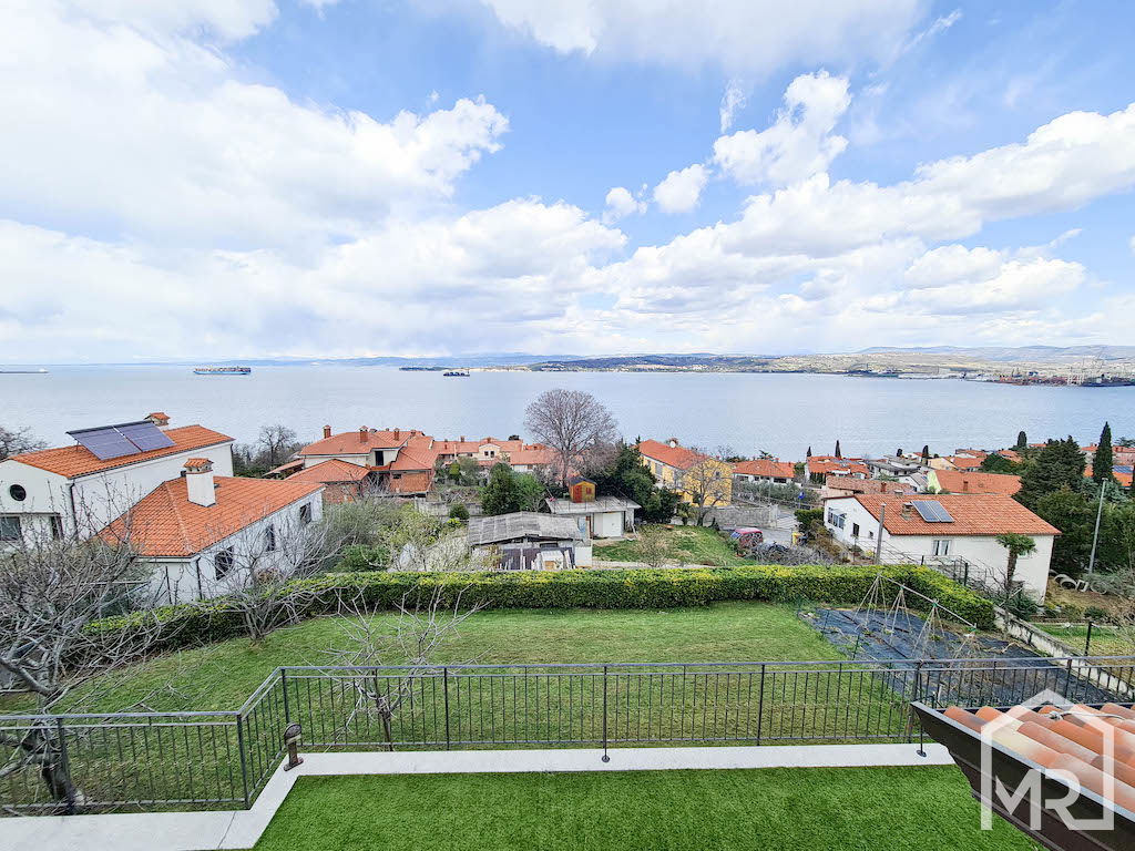 Location: Coastal-Karst, Koper, Žusterna III