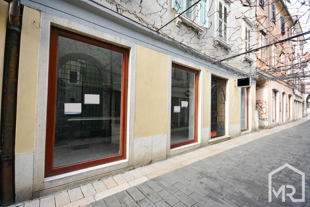 Location: Coastal-Karst, Koper, Center