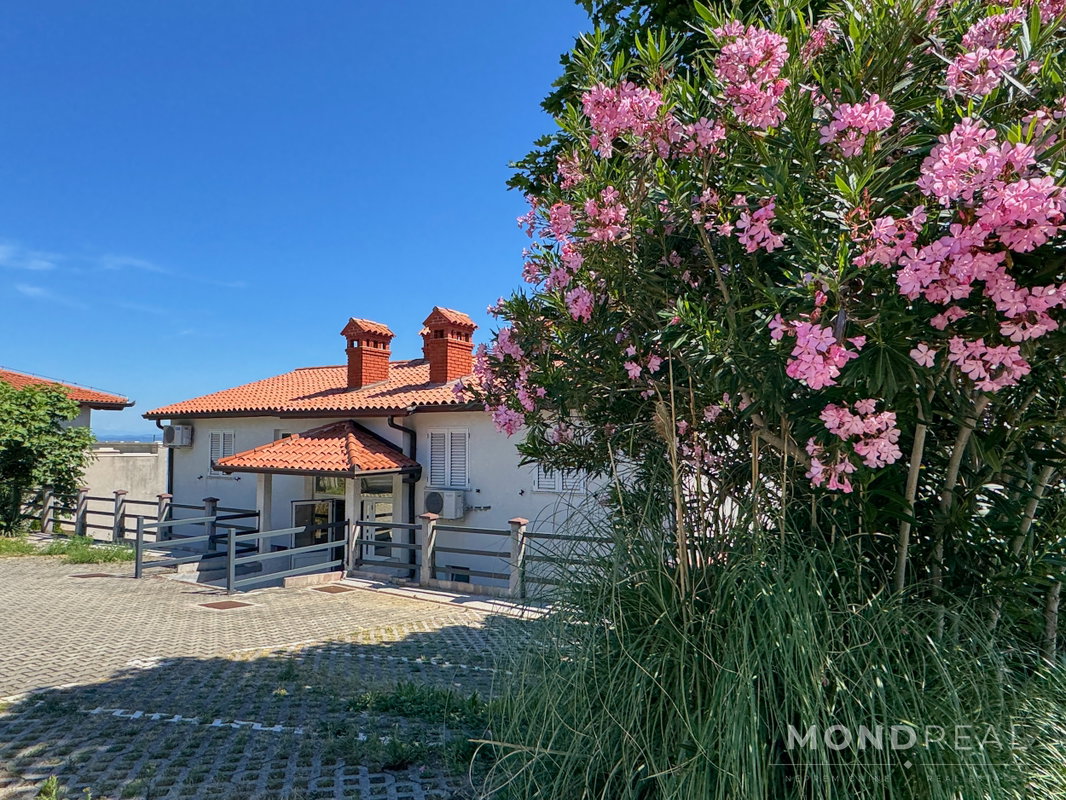 Lokacija: Obalno - kraška, Koper, Žusterna