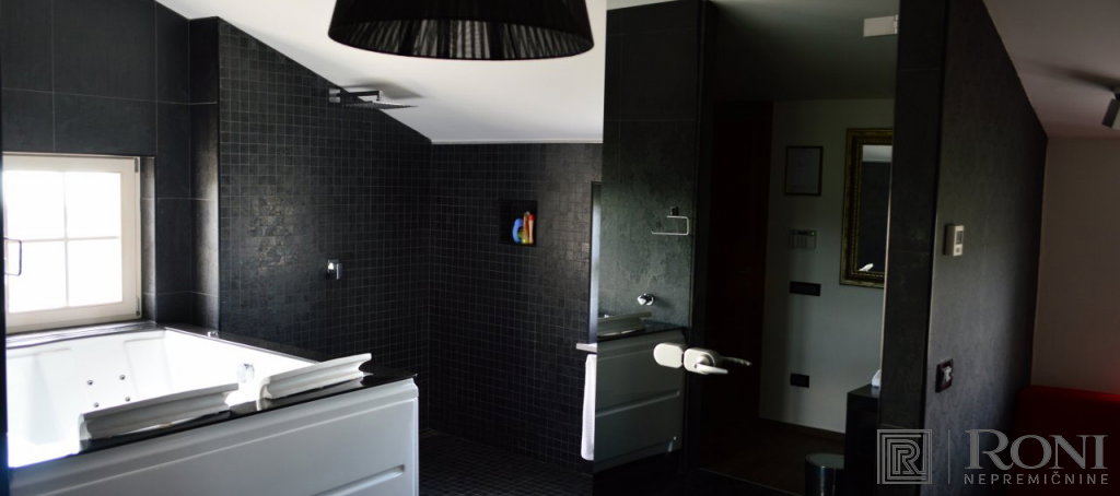 Location: Hrvaška, Istarska županija, Buje