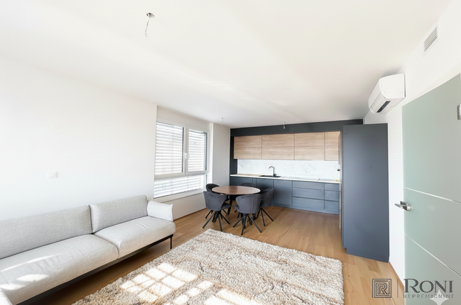 Lokacija: Ljubljana okolica, Vrhnika