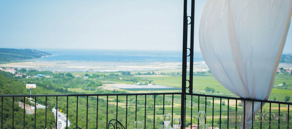 Location: Hrvaška, Istarska županija, Buje