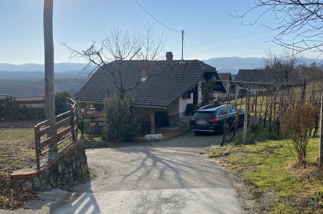 Lokacija: Jugovzhodna Slovenija, Šentjernej, Orehovica