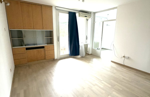 Lokacija: Ljubljana mesto, Bežigrad, Bratovševa ploščad