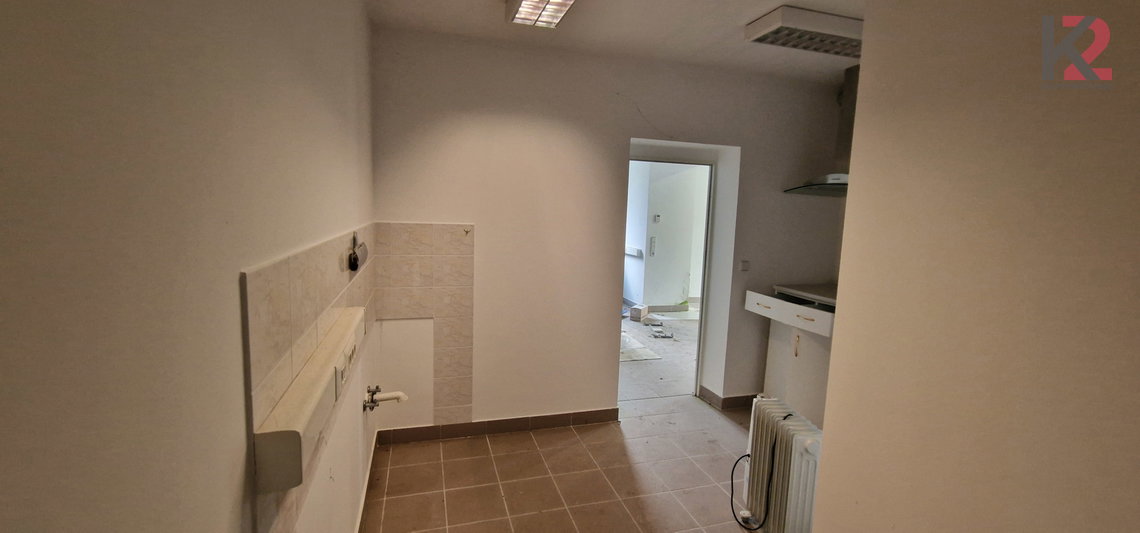 Lokacija: Podravska, Makole, Makole