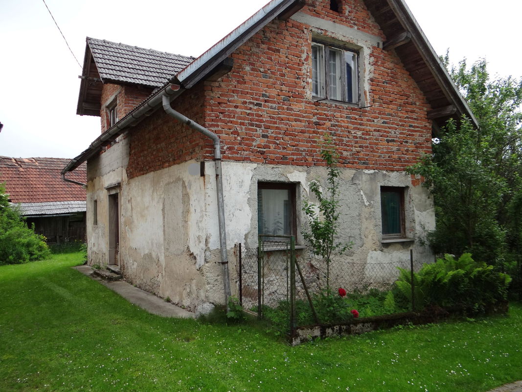 Lokacija: Notranjsko - kraška, Bloke, Ravnik