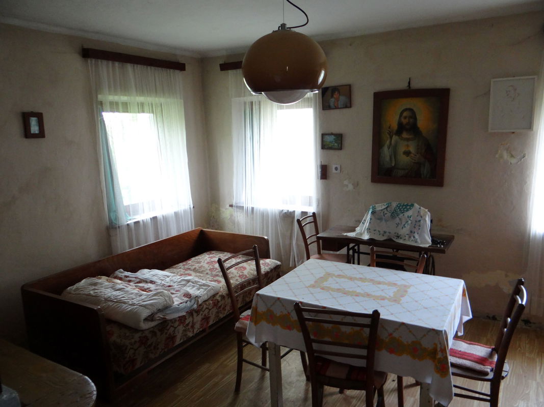 Lokacija: Notranjsko - kraška, Bloke, Ravnik