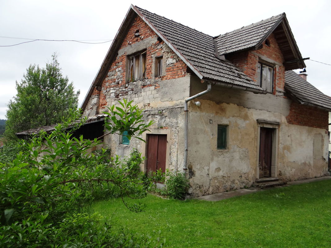 Lokacija: Notranjsko - kraška, Bloke, Ravnik