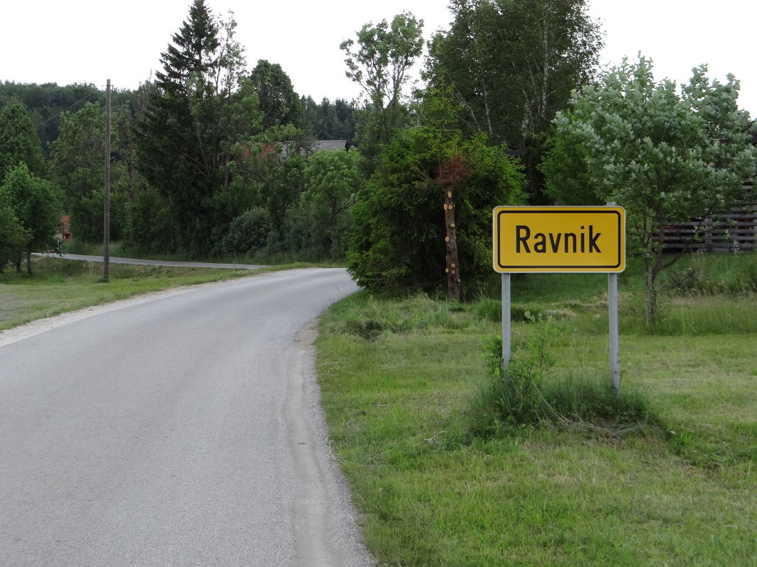 Lokacija: Notranjsko - kraška, Bloke, Ravnik