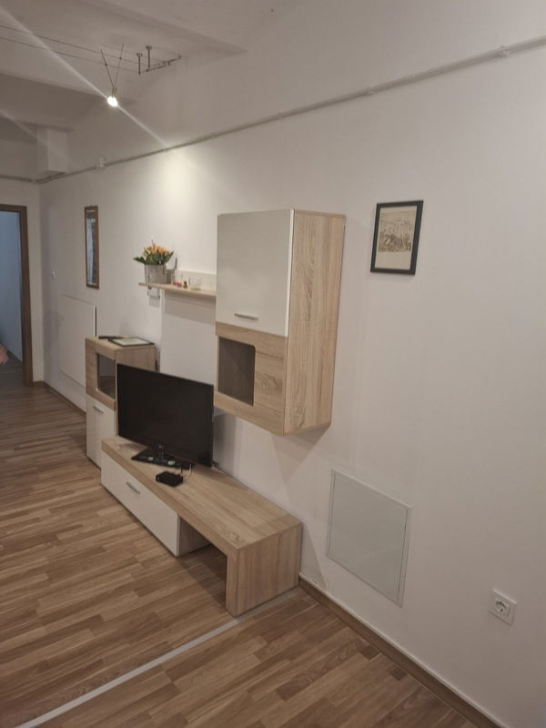 Lokacija: Notranjsko - kraška, Cerknica, Unec