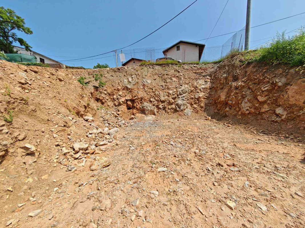 Lokacija: Obalno - kraška, Hrpelje - Kozina, Obrov