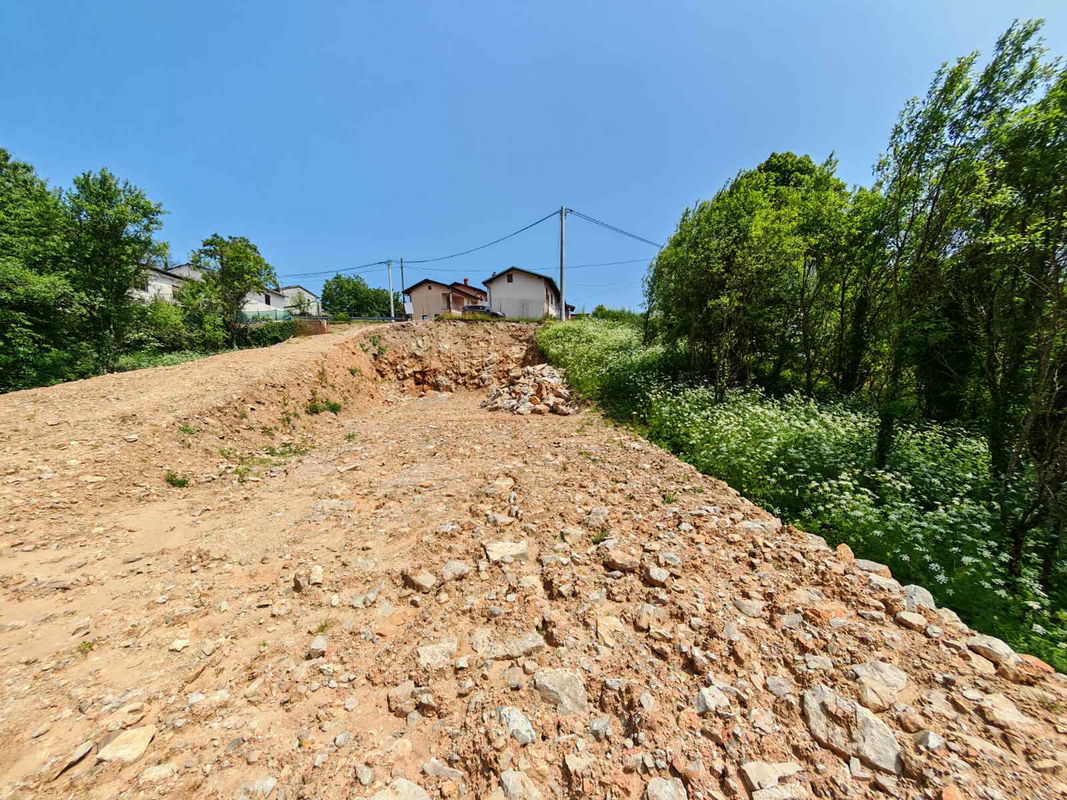 Lokacija: Obalno - kraška, Hrpelje - Kozina, Obrov