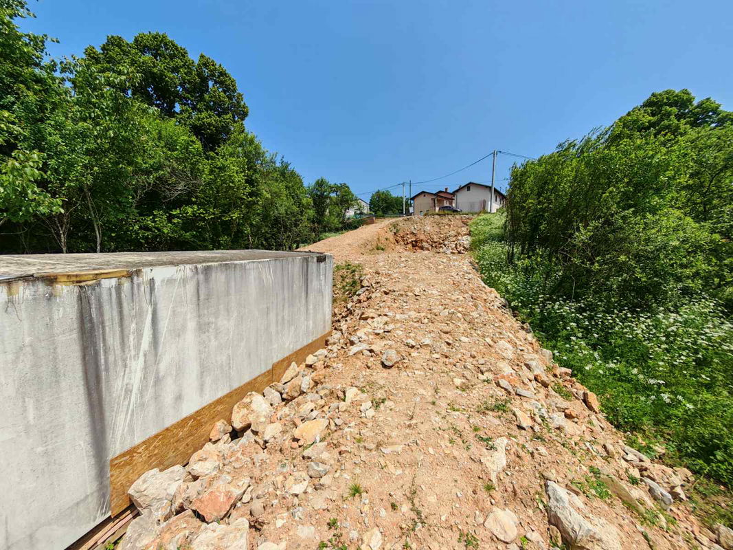 Lokacija: Obalno - kraška, Hrpelje - Kozina, Obrov