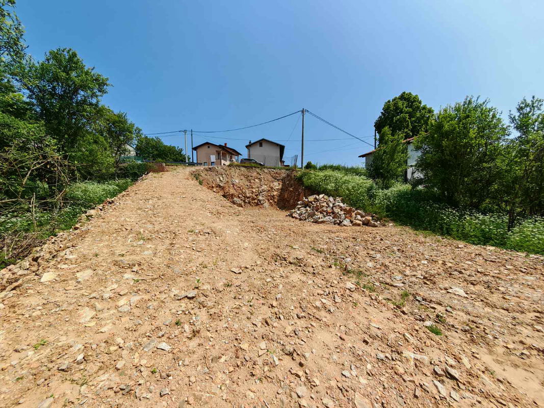 Lokacija: Obalno - kraška, Hrpelje - Kozina, Obrov