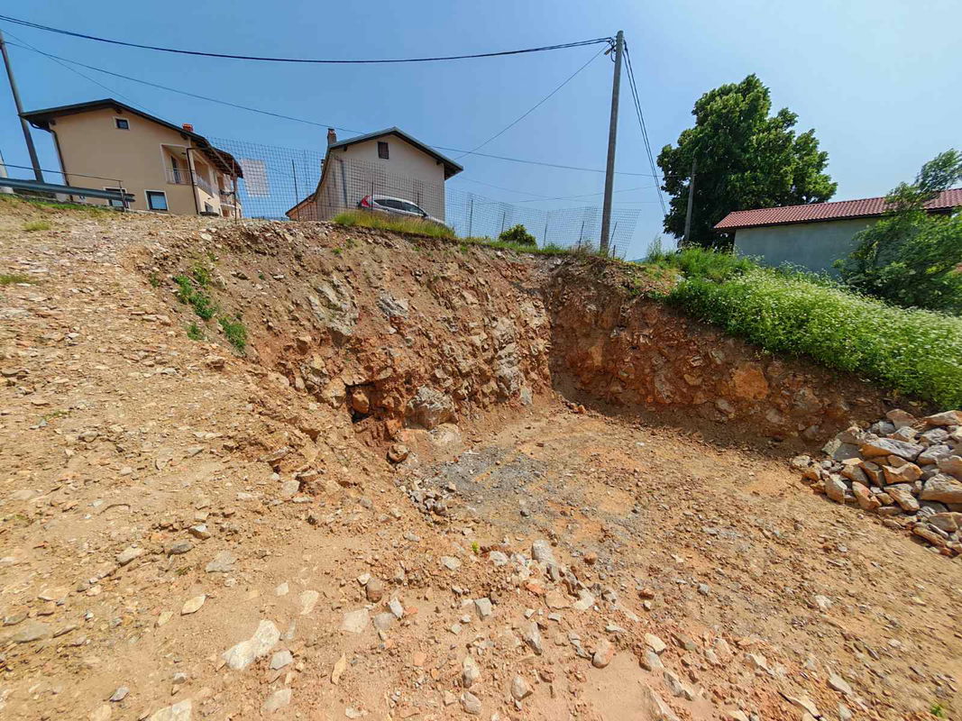 Lokacija: Obalno - kraška, Hrpelje - Kozina, Obrov