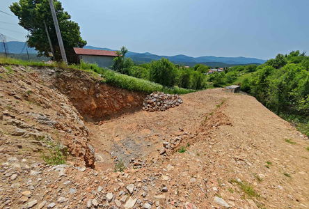 Lokacija: Obalno - kraška, Hrpelje - Kozina, Obrov