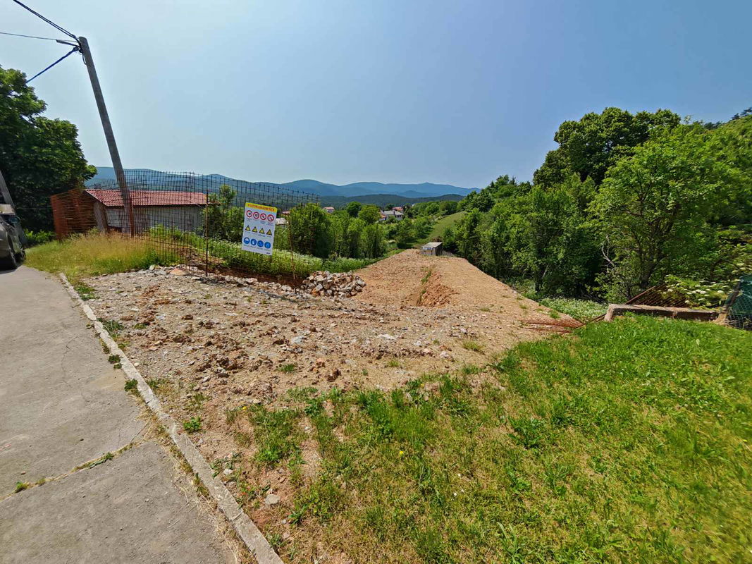 Lokacija: Obalno - kraška, Hrpelje - Kozina, Obrov