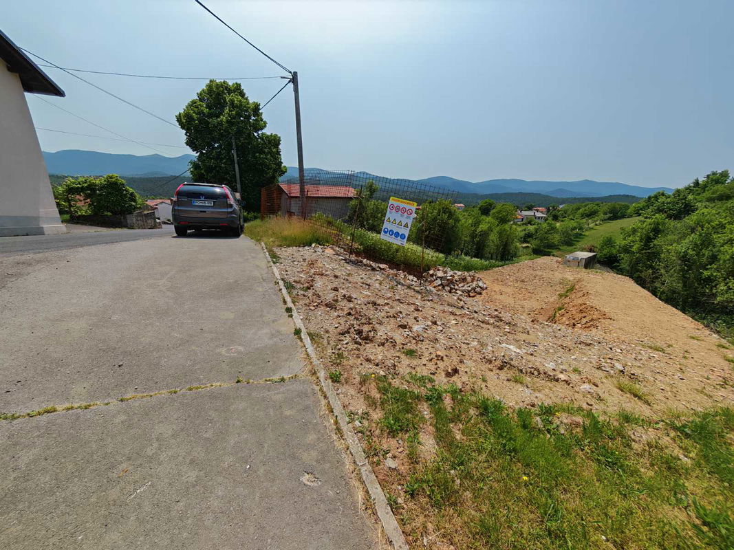 Lokacija: Obalno - kraška, Hrpelje - Kozina, Obrov