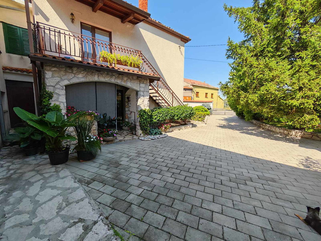 Location: Goriška, Vipava, Podnanos