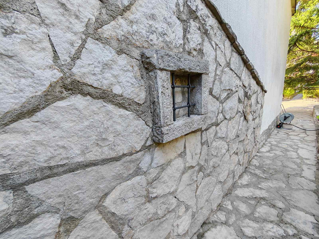 Location: Goriška, Vipava, Podnanos