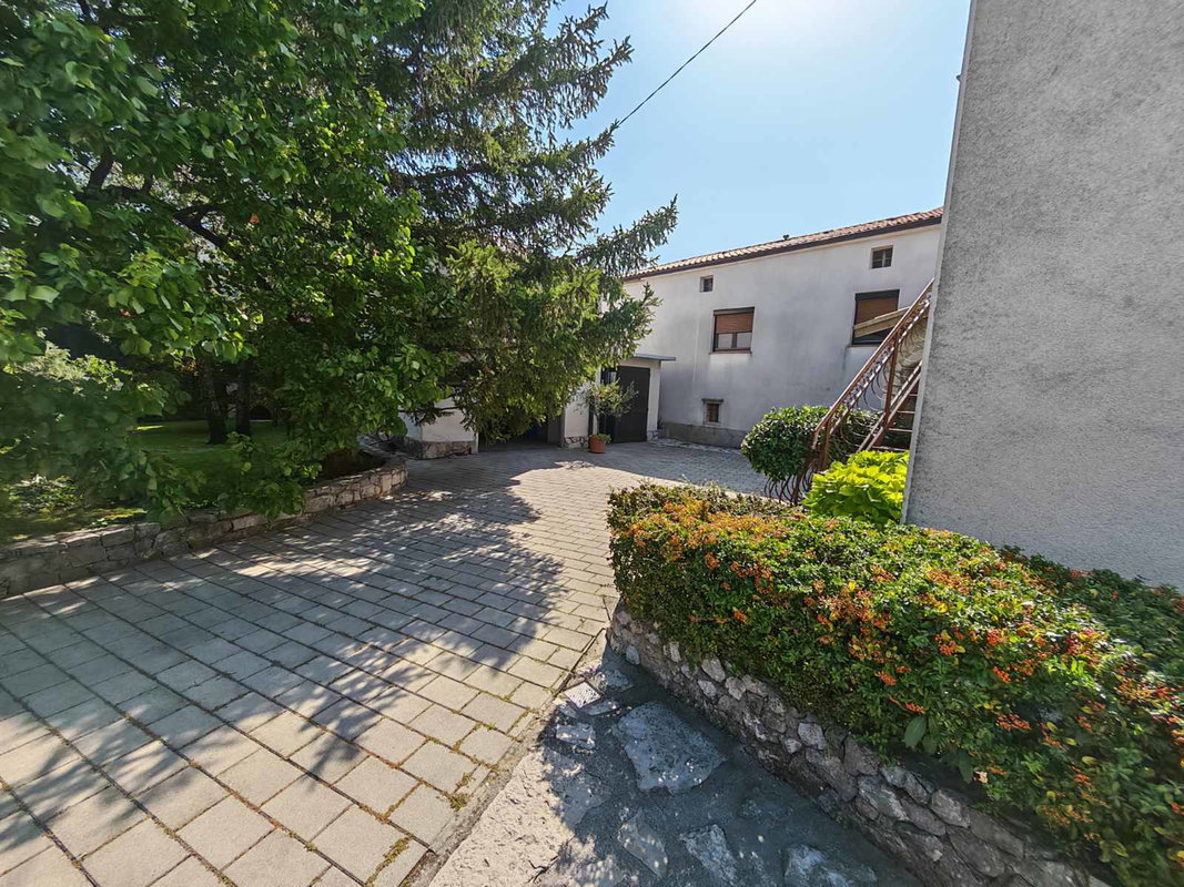 Location: Goriška, Vipava, Podnanos
