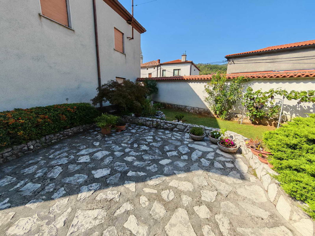 Location: Goriška, Vipava, Podnanos