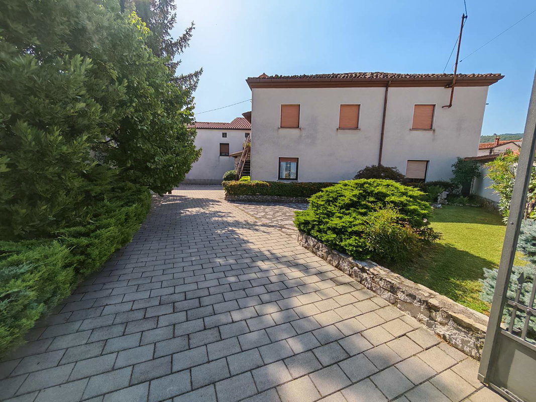 Location: Goriška, Vipava, Podnanos