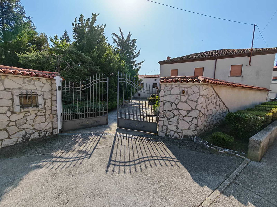 Location: Goriška, Vipava, Podnanos