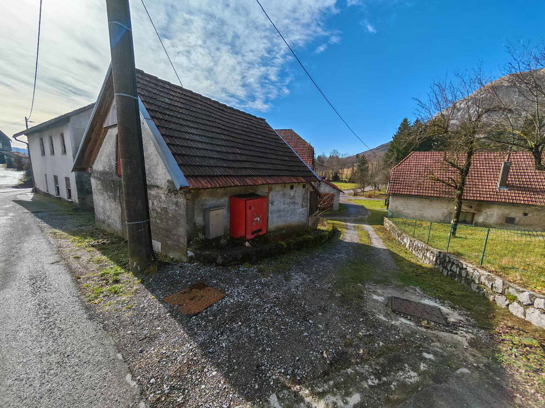 Lokacija: Notranjsko - kraška, Postojna, Malo Ubeljsko