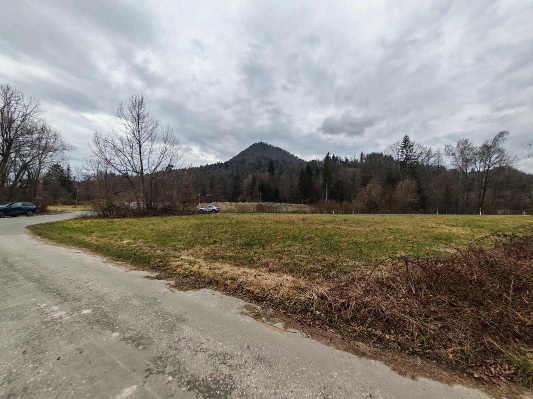 Lokacija: Ljubljana mesto, Šiška, Šmartno pod Šmarno goro