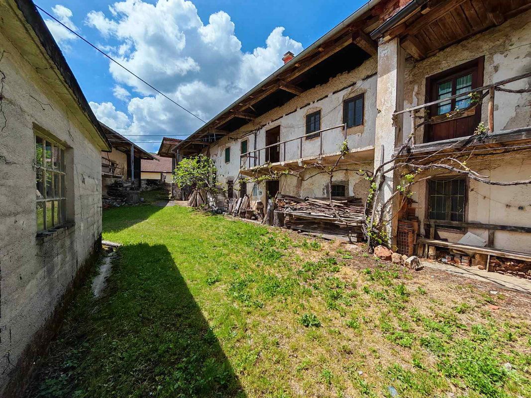 Lokacija: Notranjsko - kraška, Pivka, Volče