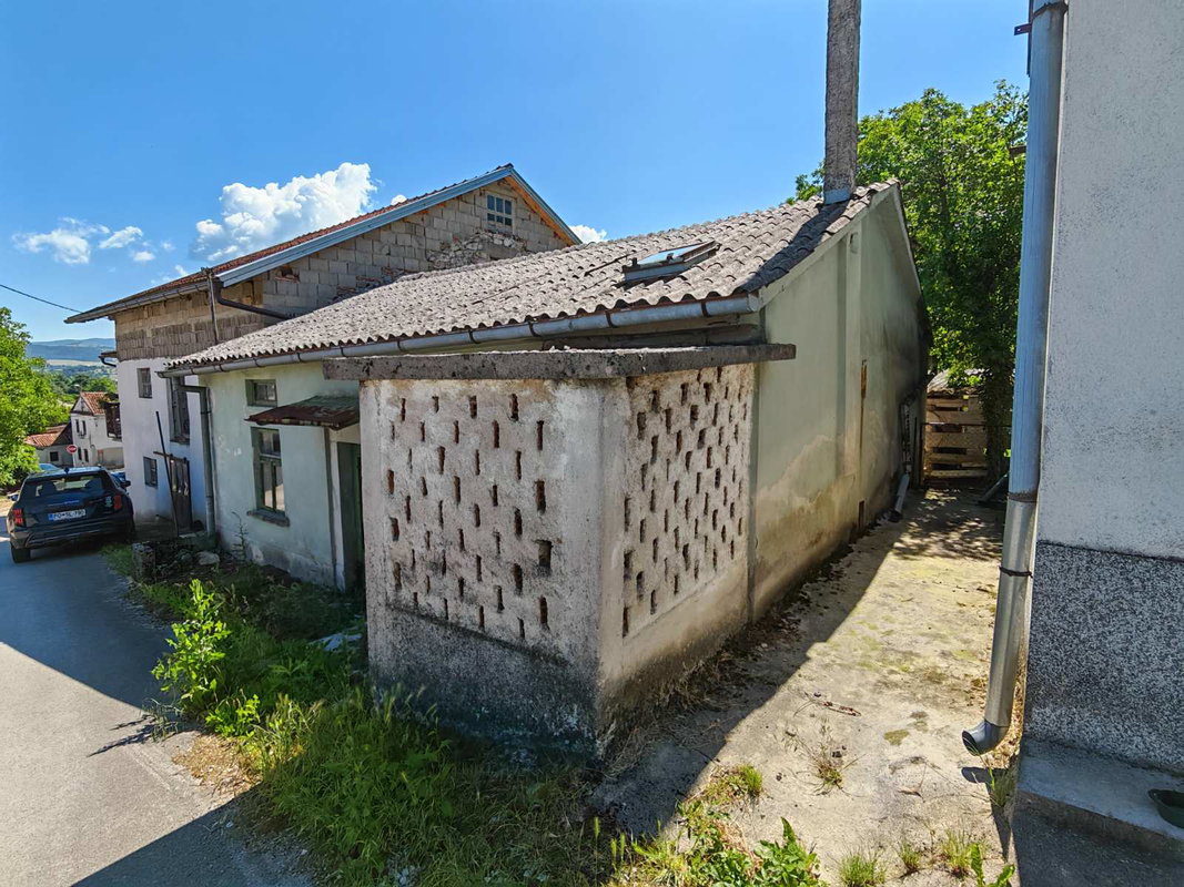Lokacija: Notranjsko - kraška, Ilirska Bistrica, Knežak