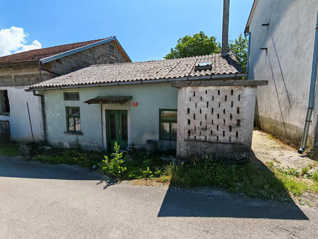 Lokacija: Notranjsko - kraška, Ilirska Bistrica, Knežak