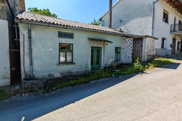 Lokacija: Notranjsko - kraška, Ilirska Bistrica, Knežak