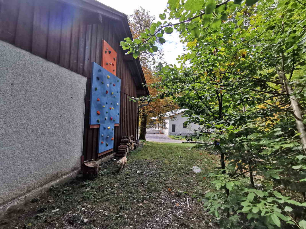 Lokacija: Notranjsko - kraška, Loška Dolina, Kozarišče