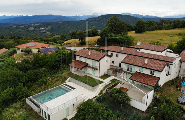 Lokacija: Goriška, Brda, Vrhovlje pri Kožbani