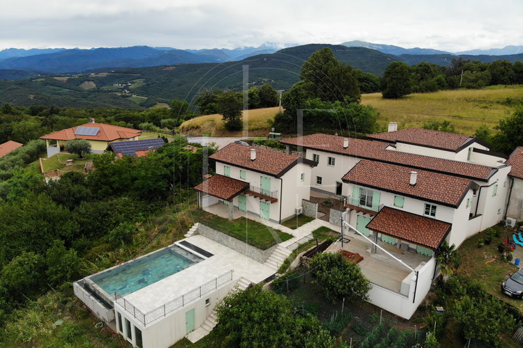 Location: Goriška, Brda, Vrhovlje pri Kožbani
